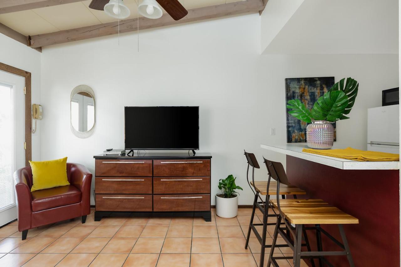 Отель Float Palm Springs - Adults Only Экстерьер фото